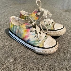 7c tie dye converse